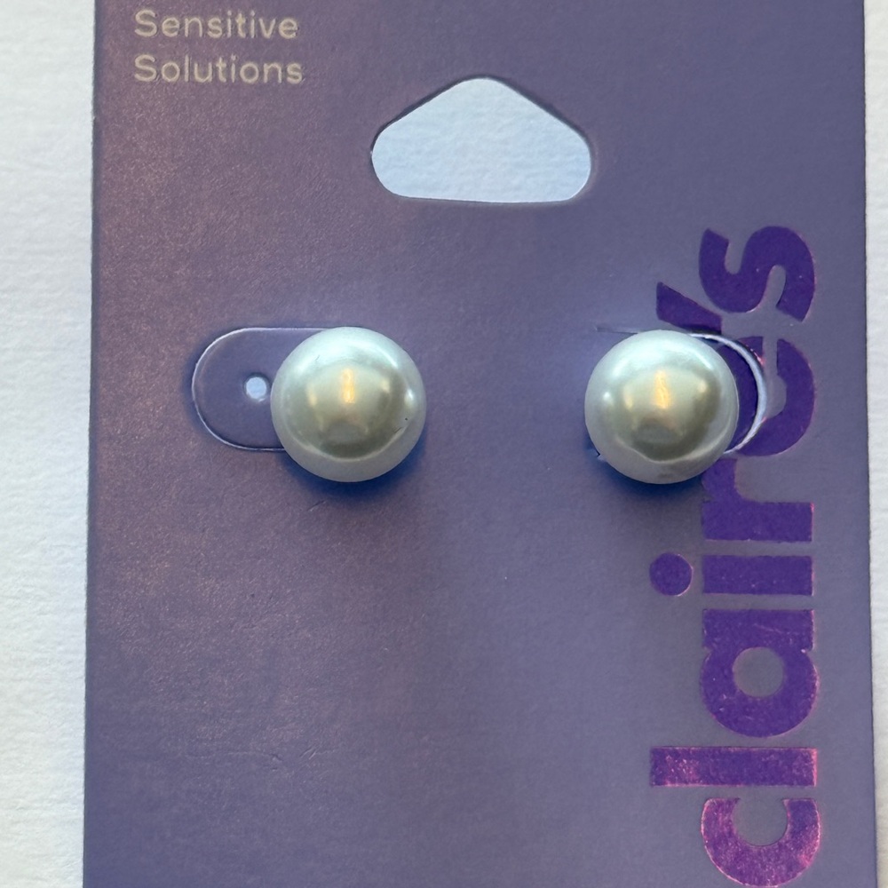 Claire's Classic White Pearl Earrings
